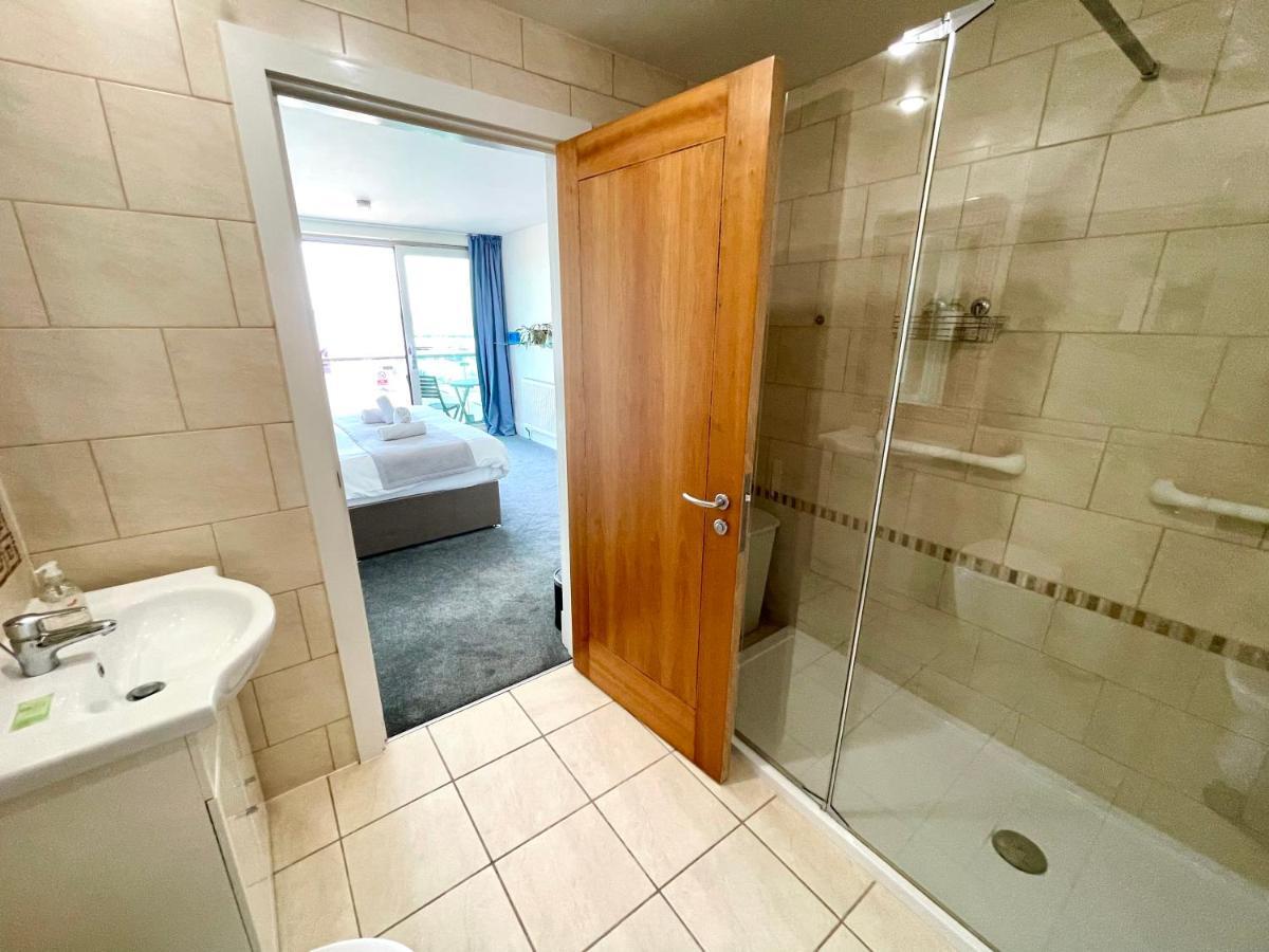 Quay & Sea View Spacious Modern Secure Parking * Пул
