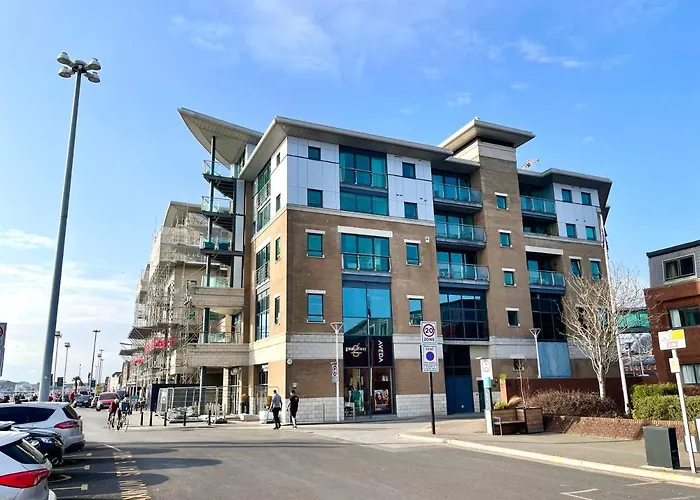 Quay & Sea View Spacious Modern Secure Parking