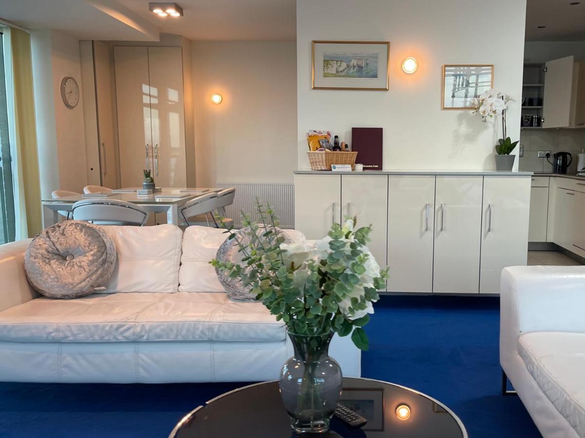 Quay & Sea View Spacious Modern Secure Parking Apartment Poole