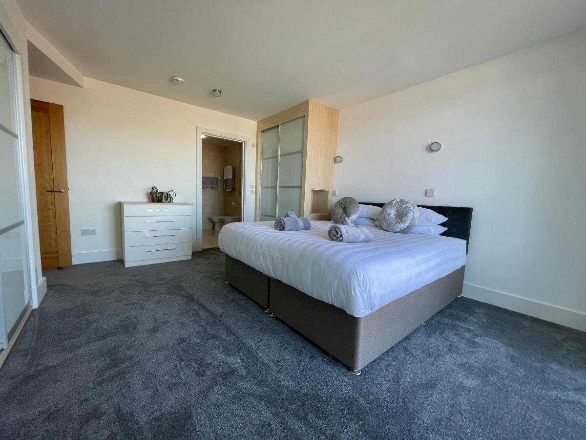 Quay & Sea View Spacious Modern Secure Parking Appartamento Poole
