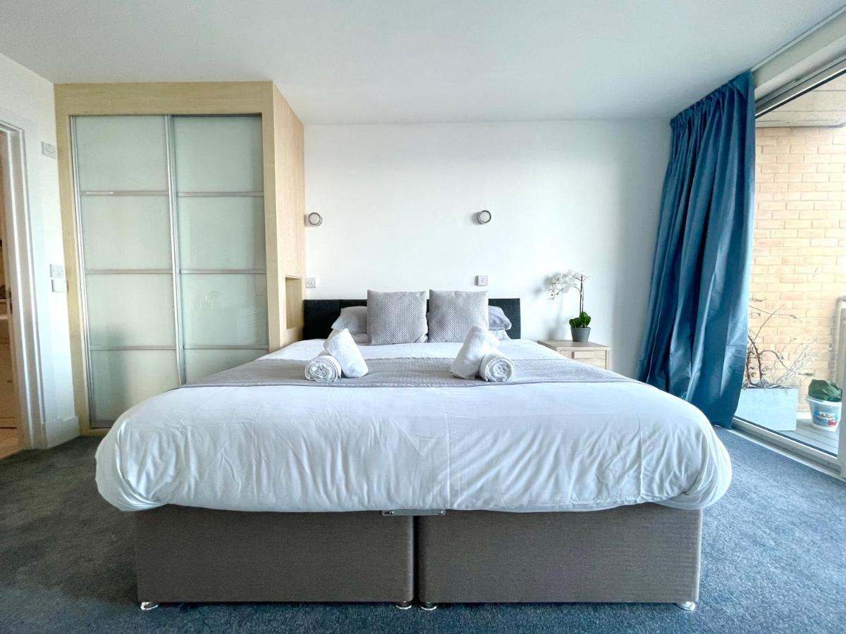 Quay & Sea View Spacious Modern Secure Parking Apartment *